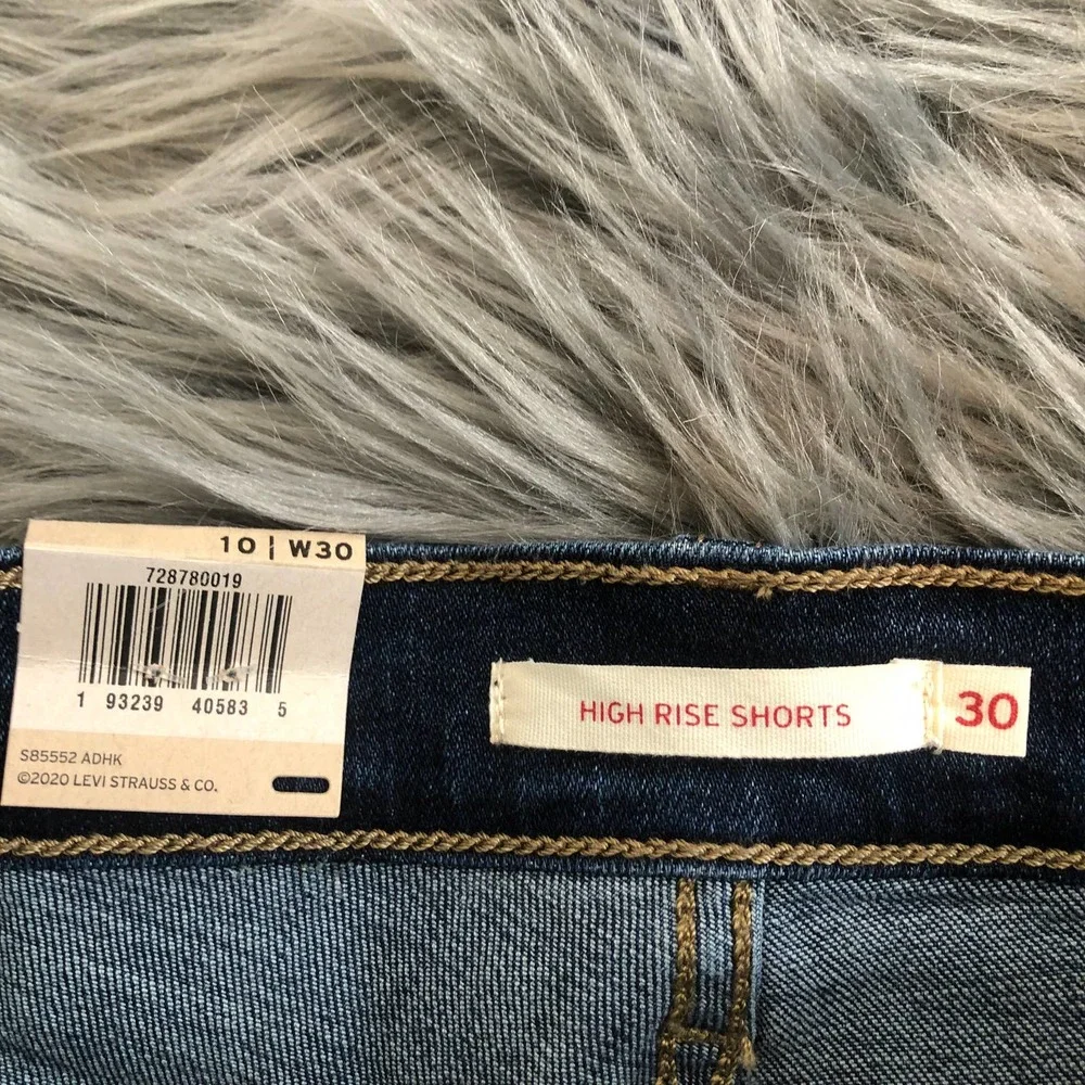 new nwt levi's high rise dark wash shorts size 30 - Picture 3 of 5